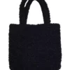 Le sac à main fourre-tout noir pour femme en aspect mouton est doté d'un grand compartiment spacieux avec une fermeture à bouton-pression. Il est idéal pour ranger tous les essentiels quotidiens. Très doux, confortable et stylé c'est un sac de qualité, idéale pour les sorties | Dovelya